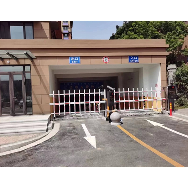 高唐学校大门车牌识别道闸